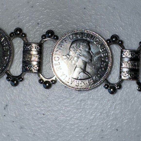 VTG Queen Regina Elizabeth II Georgivs Dei Coin Gold Tone Chain Link Belt EUC main image 5